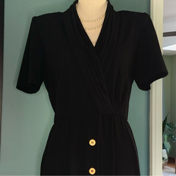 LIZ CLAIBORNE VINTAGE BLACK DRESS | 44” LENGTH | STUNNING  CONDITION | PETITE 6 - Picture 5 of 16